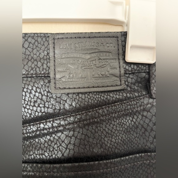 Levi’s Premium Mile High Super Skinny Black Snakeskin Coated Style Jeans - Picture 8 of 10